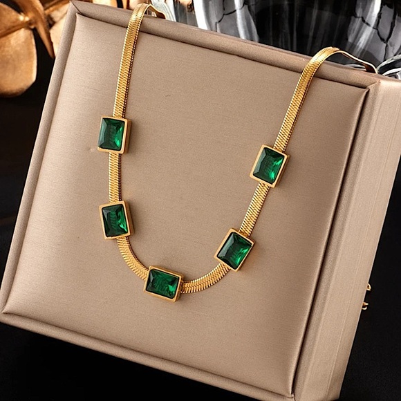 Gold Emerald Green Zircon Charm Pendant Herringbone Snake Flat Necklace - Picture 5 of 8